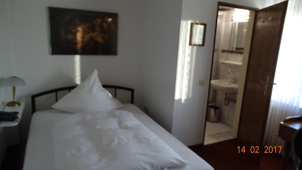 Bed & Breakfast Hotel Helga Hein Düsseldorf Extérieur photo