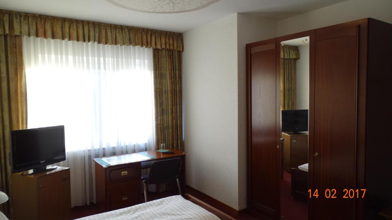 Bed & Breakfast Hotel Helga Hein Düsseldorf Extérieur photo